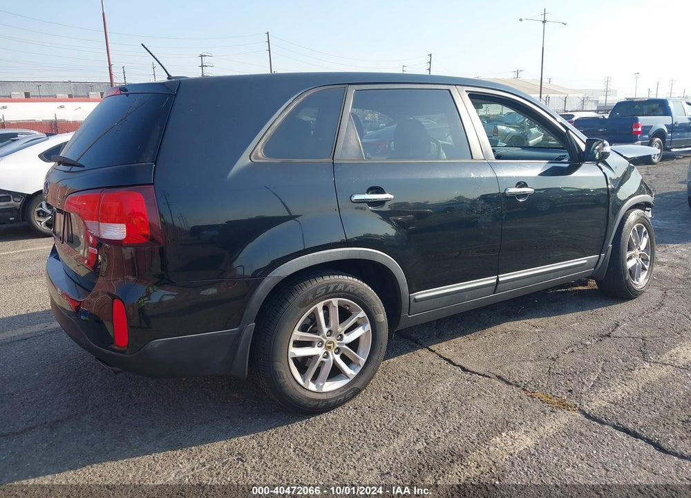 2014 KIA SORENTO LX VIN: 5XYKT3A60EG484175
