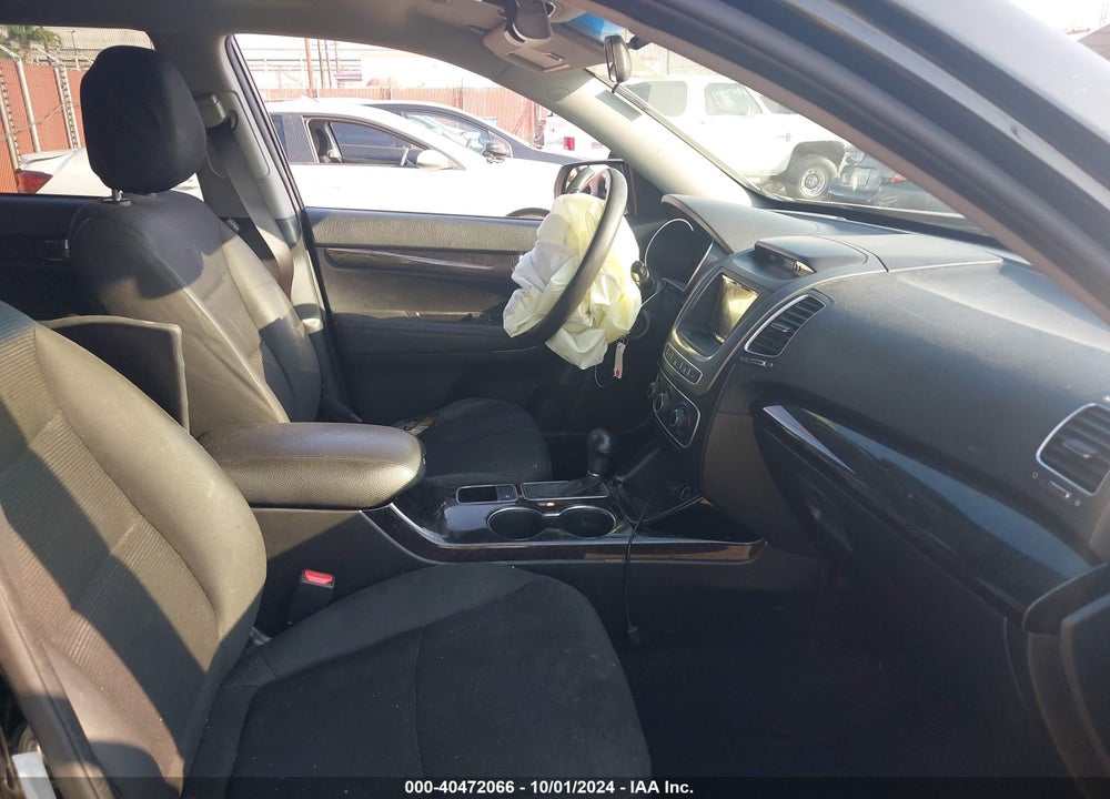 2014 KIA SORENTO LX VIN: 5XYKT3A60EG484175