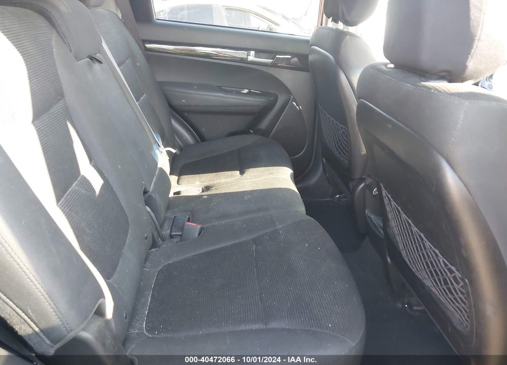 2014 KIA SORENTO LX VIN: 5XYKT3A60EG484175