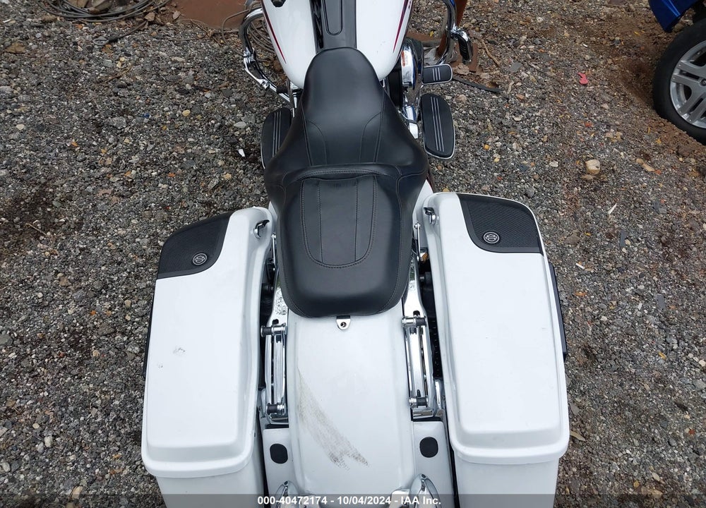 2015 HARLEY-DAVIDSON FLTRXS ROAD GLIDE SPECIAL VIN: 1HD1KTM10FB624508