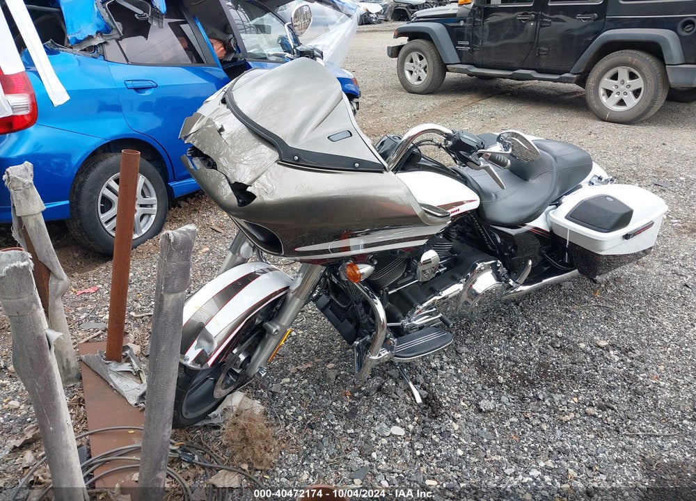 2015 HARLEY-DAVIDSON FLTRXS ROAD GLIDE SPECIAL VIN: 1HD1KTM10FB624508