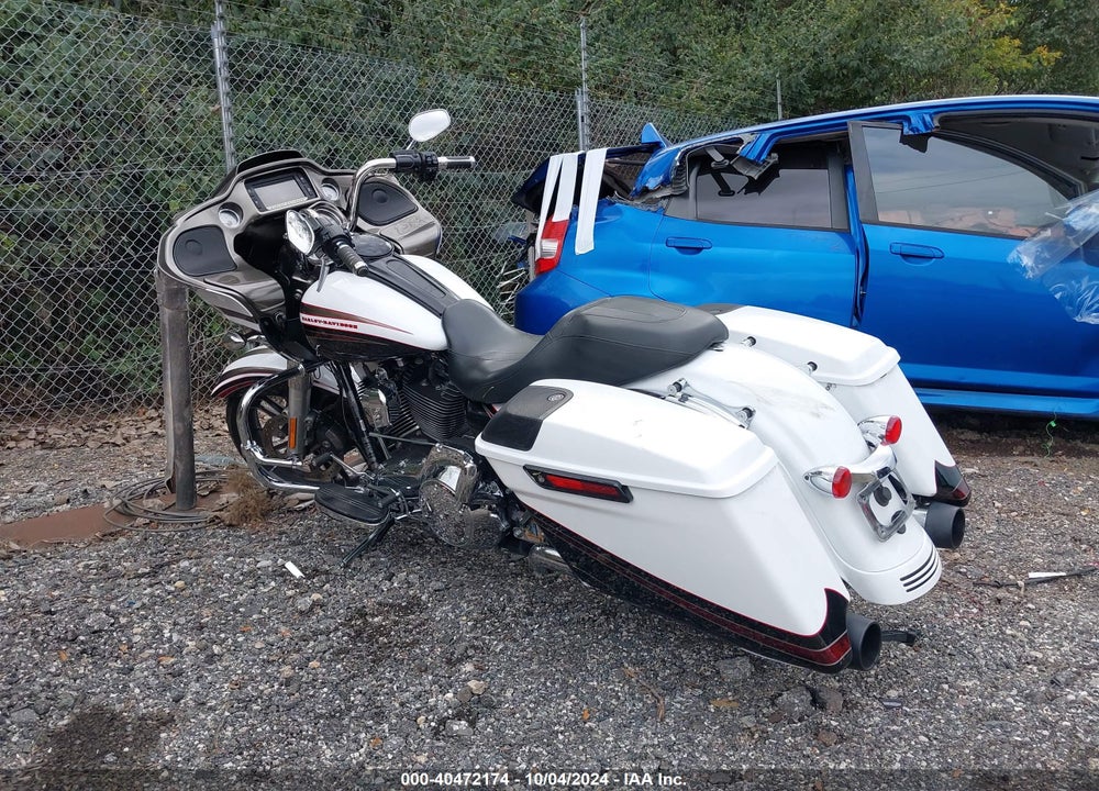 2015 HARLEY-DAVIDSON FLTRXS ROAD GLIDE SPECIAL VIN: 1HD1KTM10FB624508