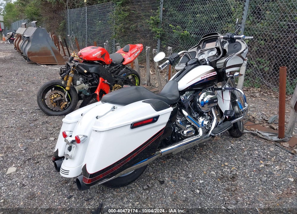 2015 HARLEY-DAVIDSON FLTRXS ROAD GLIDE SPECIAL VIN: 1HD1KTM10FB624508