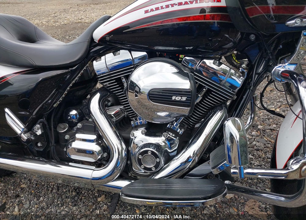 2015 HARLEY-DAVIDSON FLTRXS ROAD GLIDE SPECIAL VIN: 1HD1KTM10FB624508
