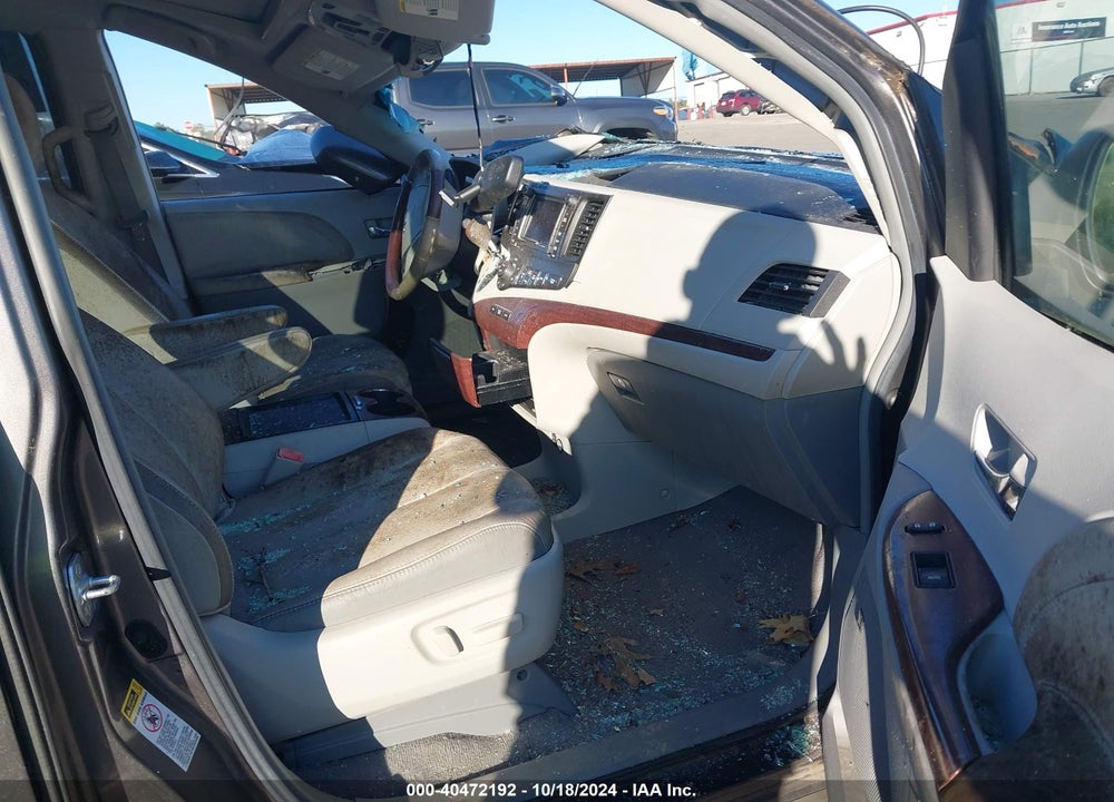 2011 TOYOTA SIENNA LIMITED V6 VIN: 5TDYK3DC2BS058520