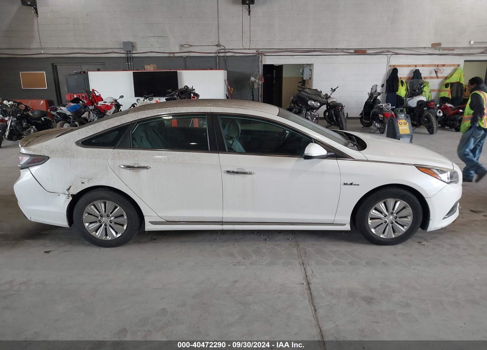 2017 HYUNDAI SONATA HYBRID SE VIN: KMHE24L10HA043458