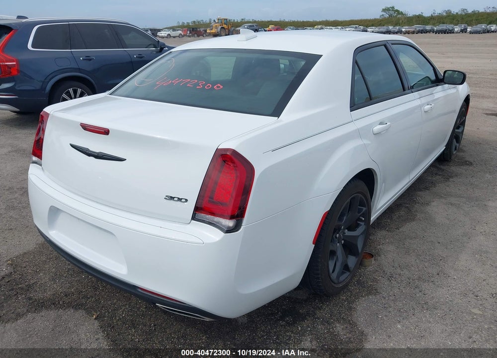 2022 CHRYSLER 300 TOURING VIN: 2C3CCAAG0NH256572