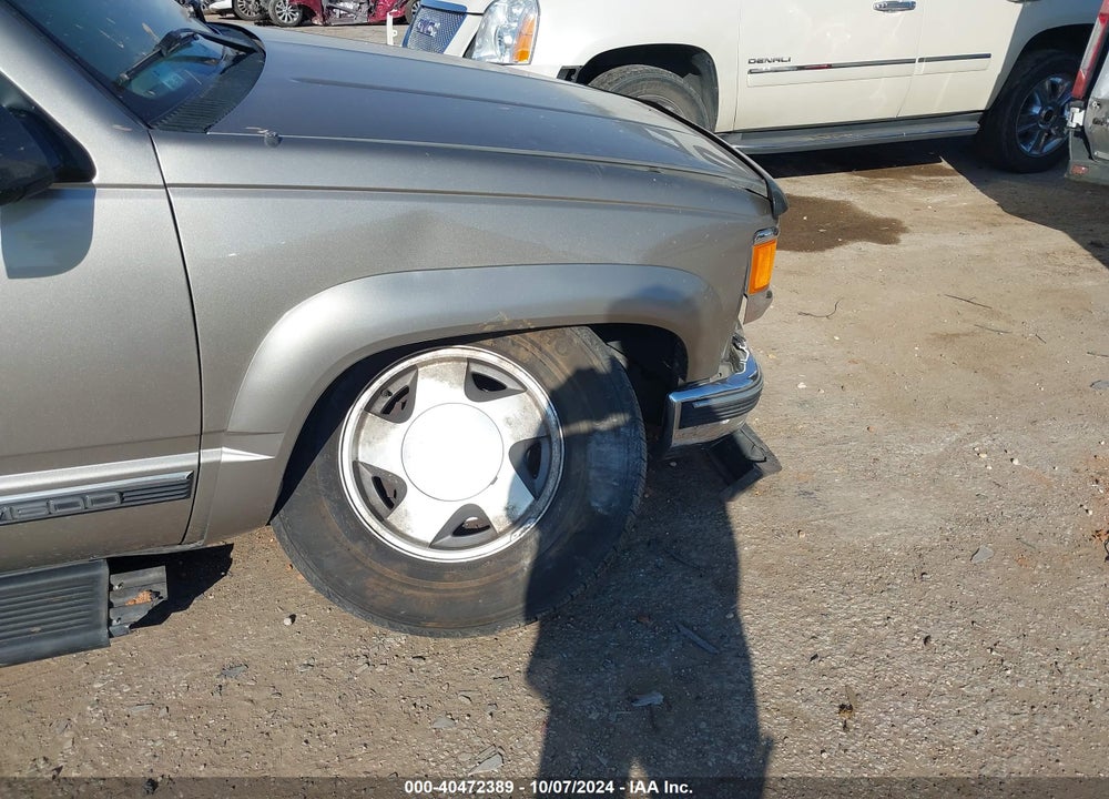 1999 CHEVROLET SUBURBAN 1500 LT VIN: 1GNFK16R4XJ569946
