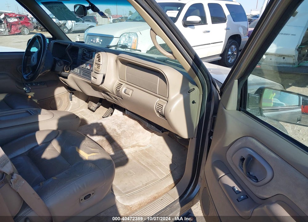 1999 CHEVROLET SUBURBAN 1500 LT VIN: 1GNFK16R4XJ569946