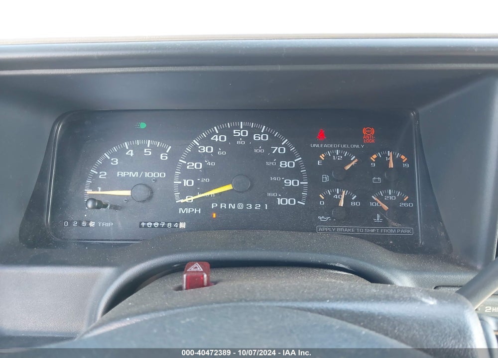 1999 CHEVROLET SUBURBAN 1500 LT VIN: 1GNFK16R4XJ569946