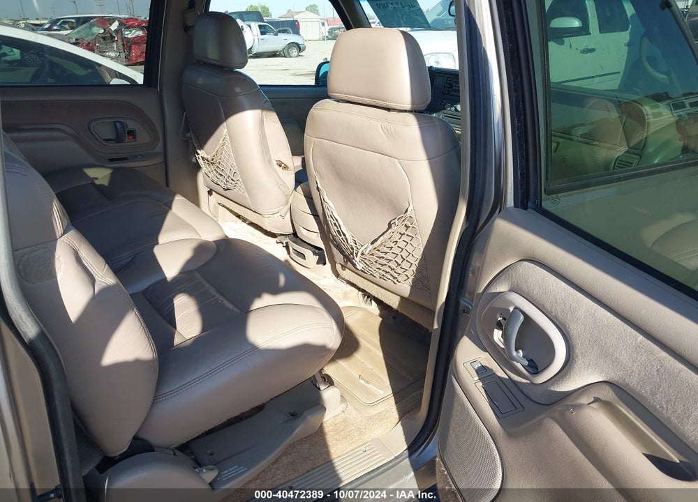 1999 CHEVROLET SUBURBAN 1500 LT VIN: 1GNFK16R4XJ569946