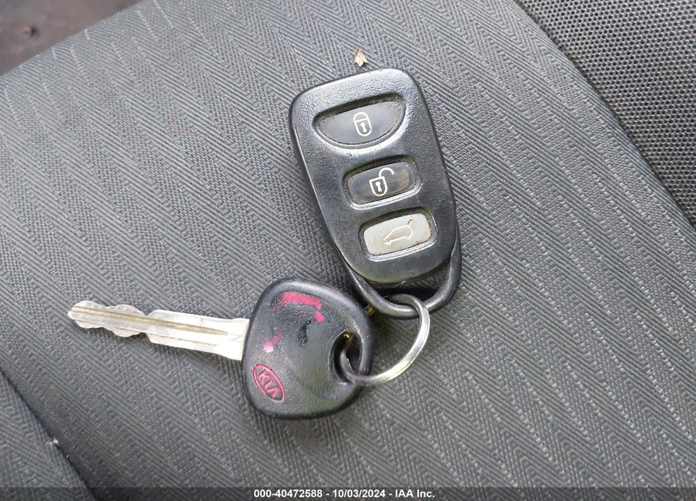 2008 KIA RONDO LX V6 VIN: KNAFG526487206975