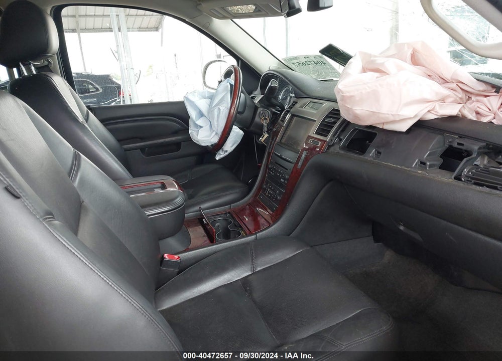 2014 CADILLAC ESCALADE ESV LUXURY VIN: 1GYS4HEF1ER212072