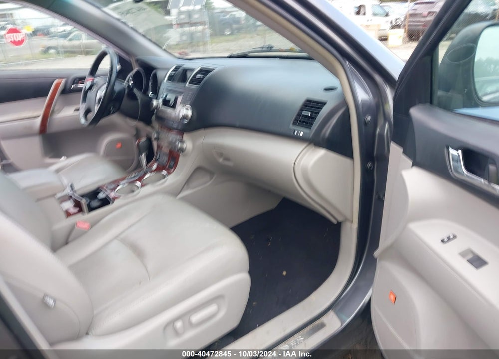 2011 TOYOTA HIGHLANDER LIMITED V6 VIN: 5TDDK3EH0BS068245