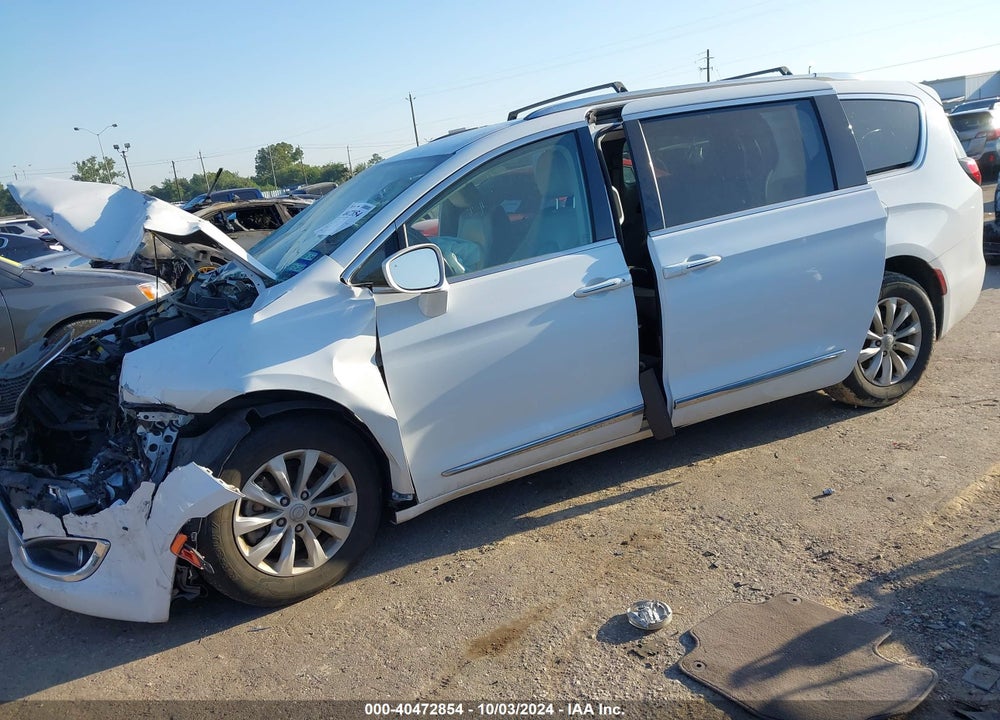 2019 CHRYSLER PACIFICA TOURING L VIN: 2C4RC1BG1KR626776