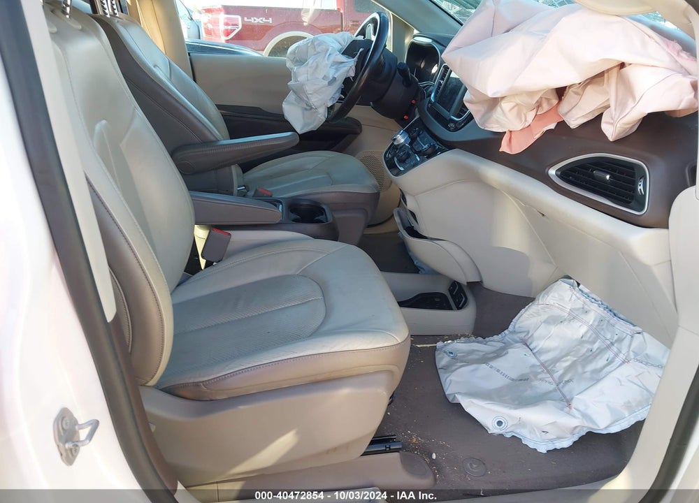 2019 CHRYSLER PACIFICA TOURING L VIN: 2C4RC1BG1KR626776