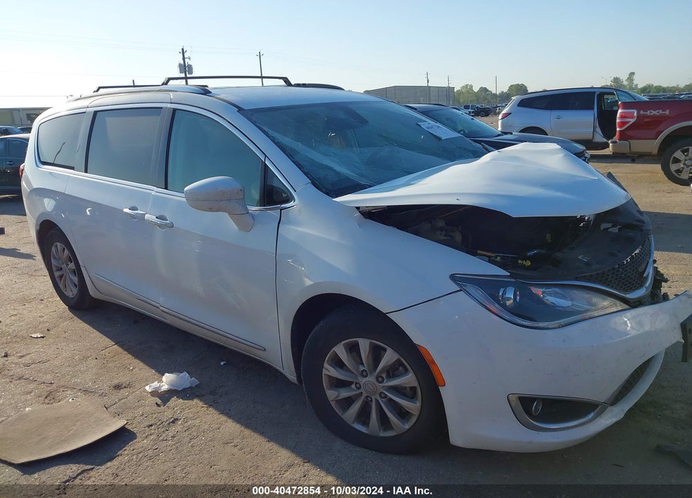 2019 CHRYSLER PACIFICA TOURING L VIN: 2C4RC1BG1KR626776