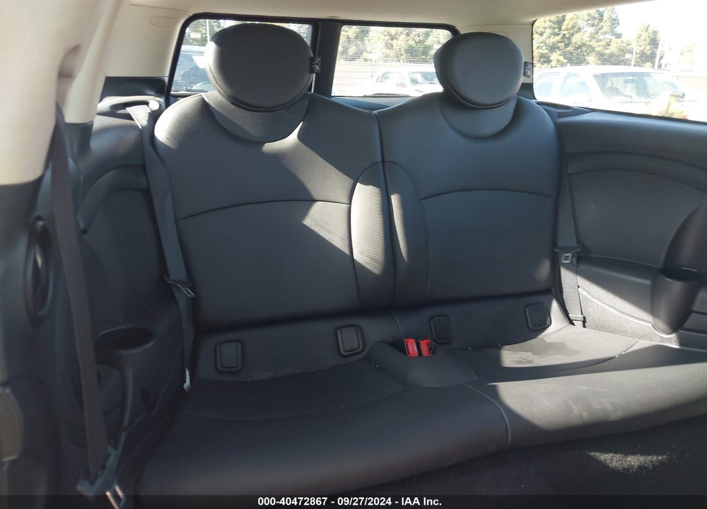 2011 MINI COOPER CLUBMAN VIN: WMWZF3C57BT188271