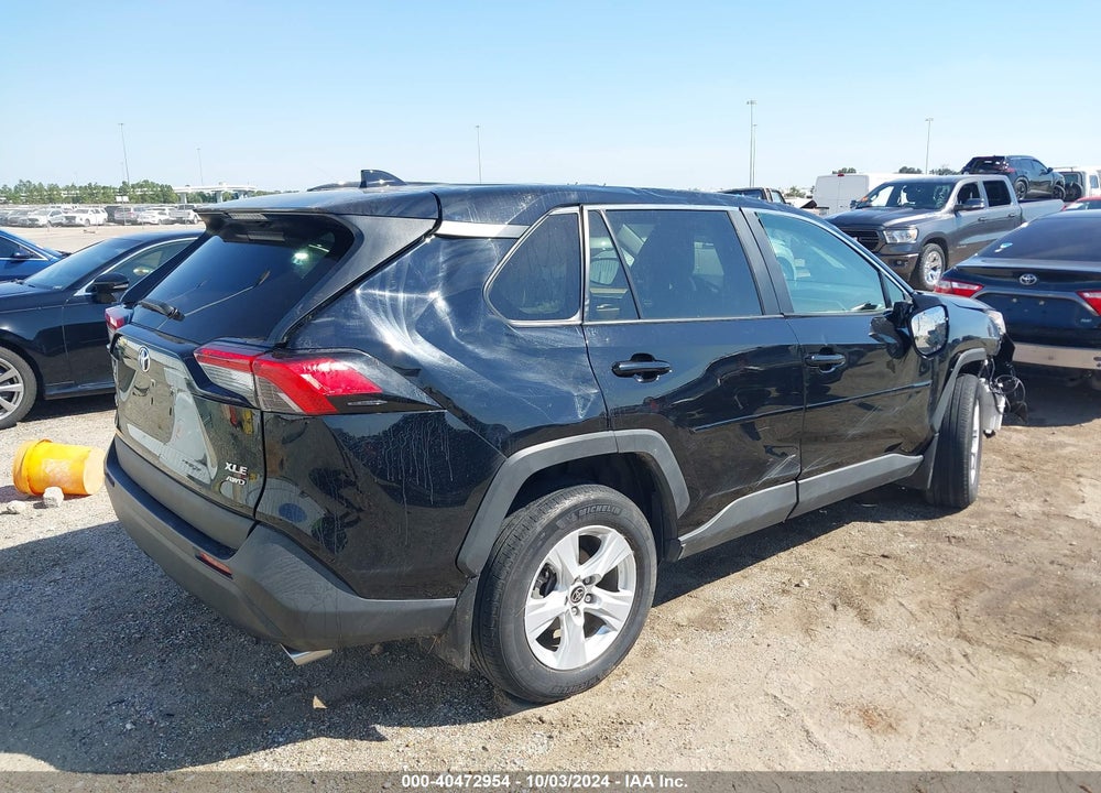 2021 TOYOTA RAV4 XLE VIN: 2T3P1RFVXMC233101