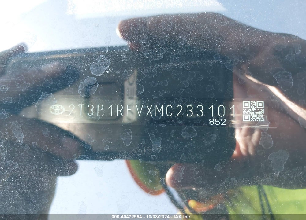 2021 TOYOTA RAV4 XLE VIN: 2T3P1RFVXMC233101