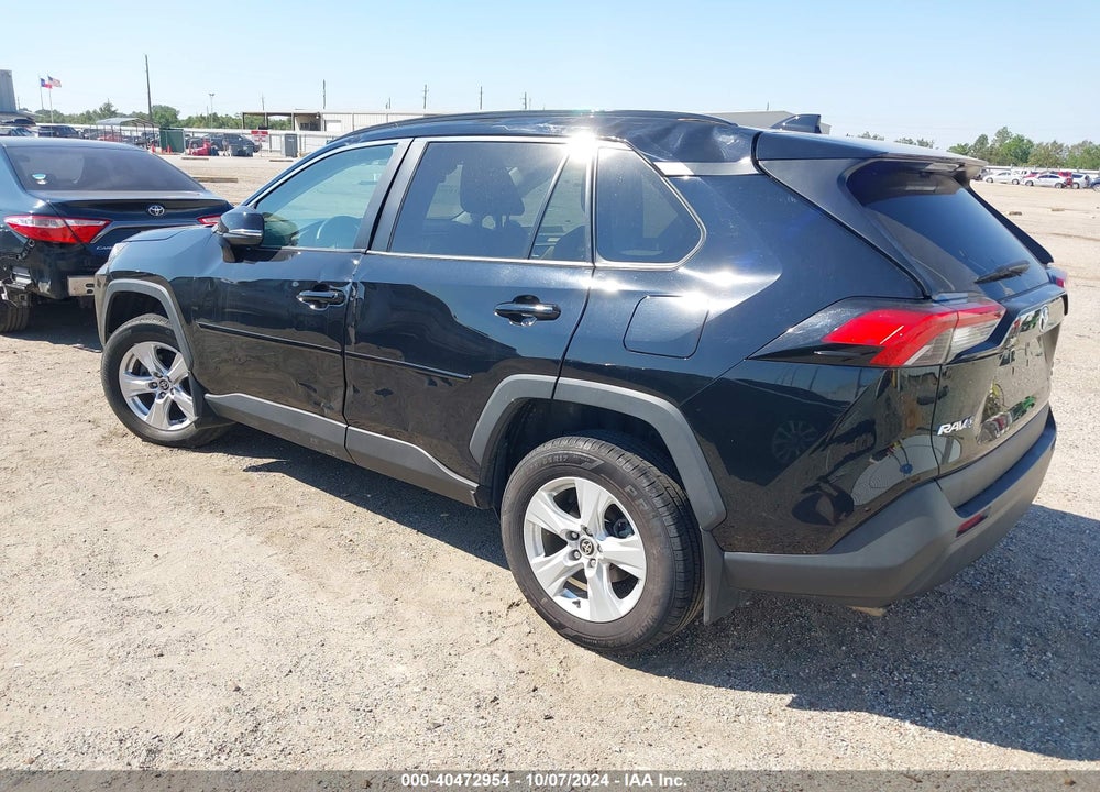 2021 TOYOTA RAV4 XLE VIN: 2T3P1RFVXMC233101