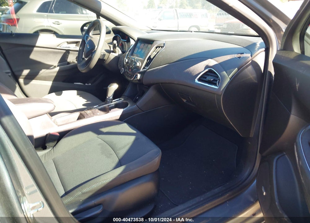 2018 CHEVROLET CRUZE LT AUTO VIN: 1G1BE5SM8J7207440