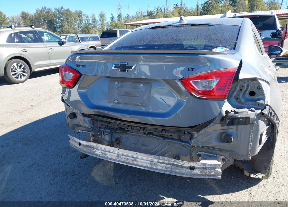 2018 CHEVROLET CRUZE LT AUTO VIN: 1G1BE5SM8J7207440