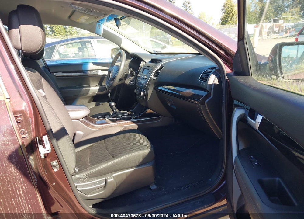 2015 KIA SORENTO LX VIN: 5XYKT3A64FG605176