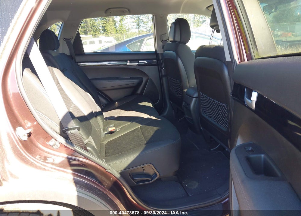2015 KIA SORENTO LX VIN: 5XYKT3A64FG605176