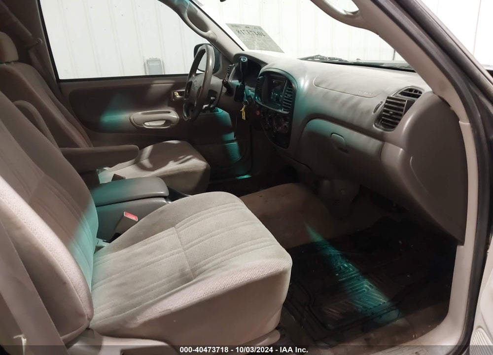 2000 TOYOTA TUNDRA SR5 V8 VIN: 5TBBT4415YS114278