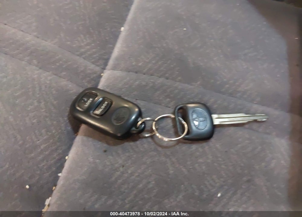 2001 TOYOTA CAMRY LE VIN: JT2BG22K910549768