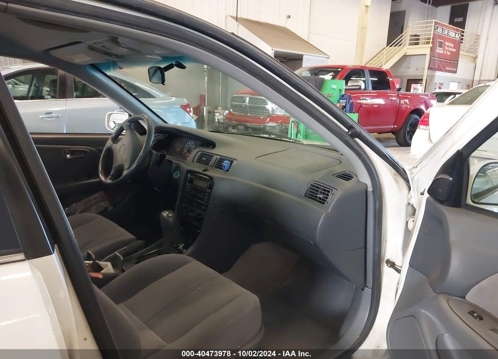 2001 TOYOTA CAMRY LE VIN: JT2BG22K910549768