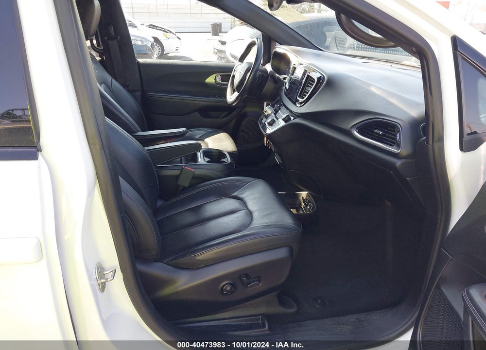 2019 CHRYSLER PACIFICA TOURING L VIN: 2C4RC1BG5KR604781