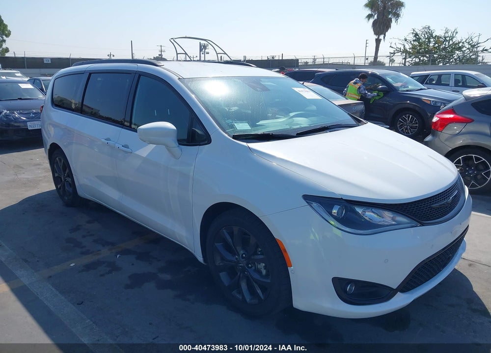 2019 CHRYSLER PACIFICA TOURING L VIN: 2C4RC1BG5KR604781