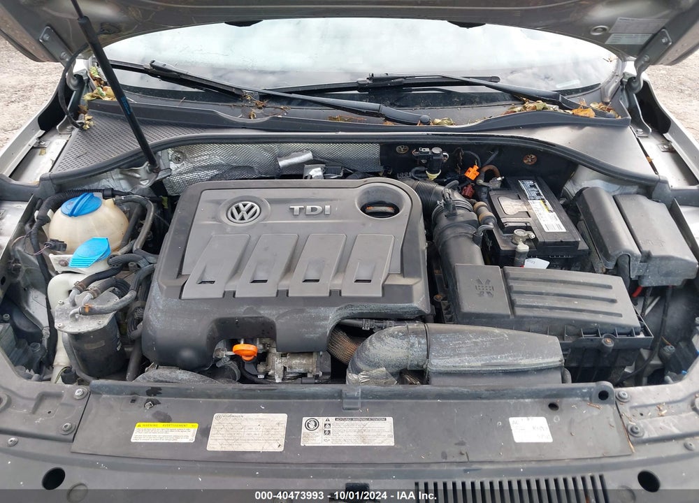 2013 VOLKSWAGEN PASSAT 2.0L TDI SE VIN: 1VWBN7A35DC125136