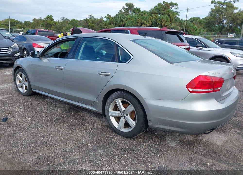 2013 VOLKSWAGEN PASSAT 2.0L TDI SE VIN: 1VWBN7A35DC125136