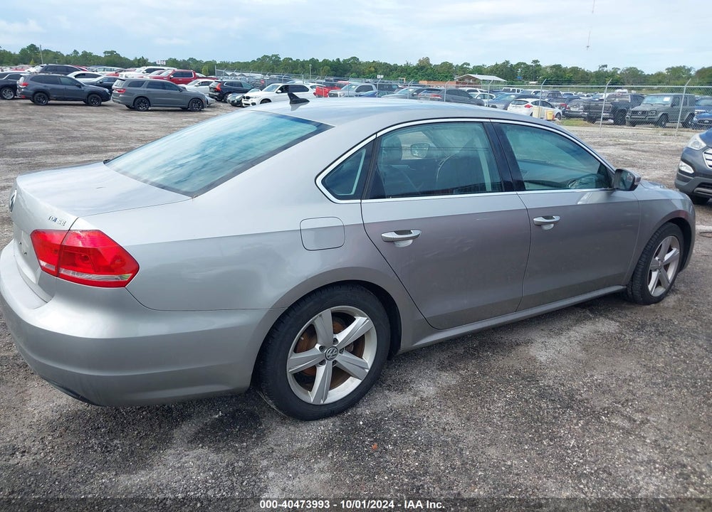 2013 VOLKSWAGEN PASSAT 2.0L TDI SE VIN: 1VWBN7A35DC125136