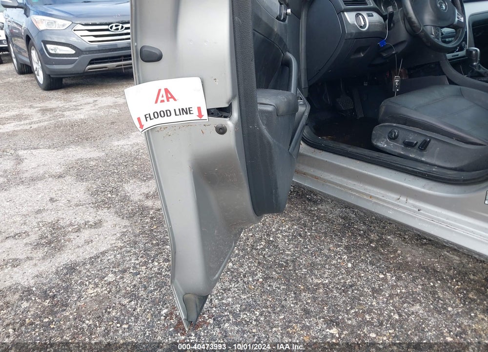 2013 VOLKSWAGEN PASSAT 2.0L TDI SE VIN: 1VWBN7A35DC125136