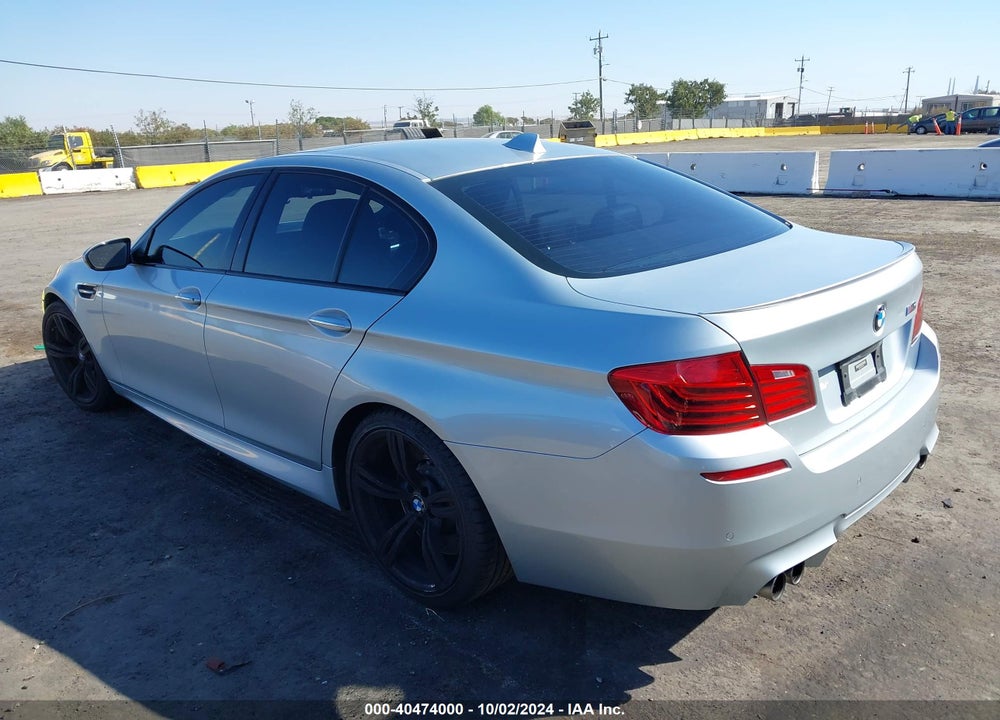 2014 BMW M5 VIN: WBSFV9C54ED593975