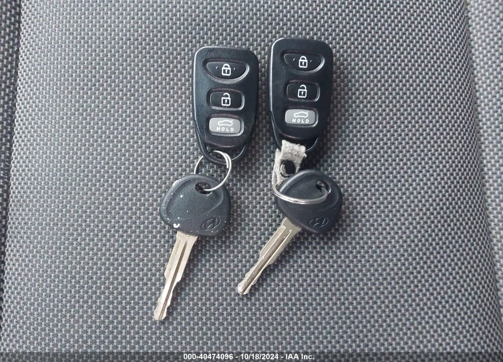2013 HYUNDAI ELANTRA VIN: KMHDH4AE2DU941360