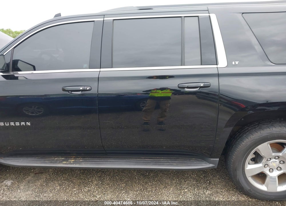 2017 CHEVROLET SUBURBAN LT VIN: 1GNSCHKC1HR396427