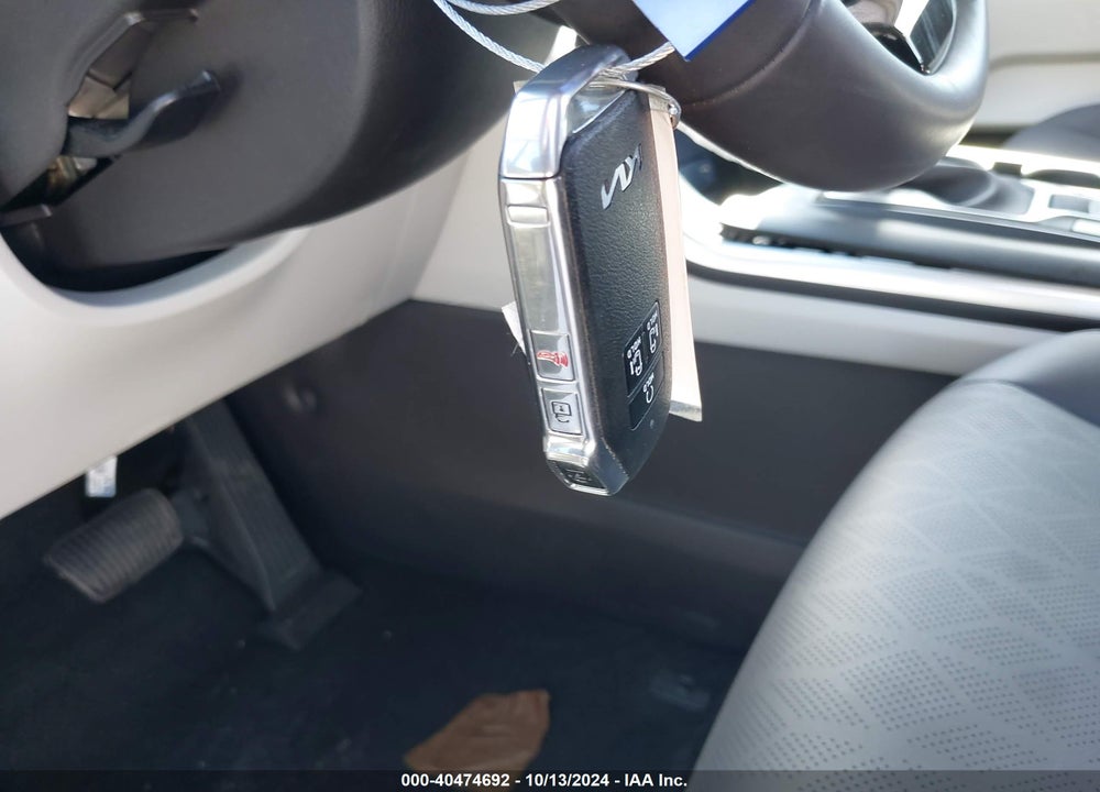 2023 KIA CARNIVAL MPV LX SEAT PACKAGE VIN: KNDNB4H39P6237292