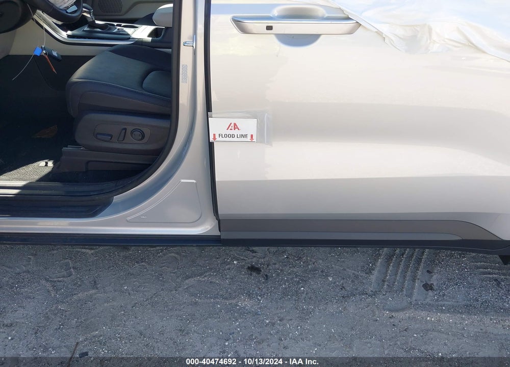 2023 KIA CARNIVAL MPV LX SEAT PACKAGE VIN: KNDNB4H39P6237292
