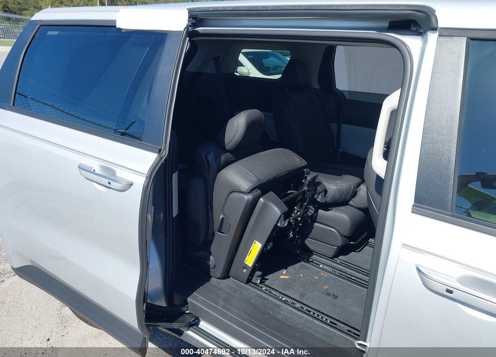 2023 KIA CARNIVAL MPV LX SEAT PACKAGE VIN: KNDNB4H39P6237292