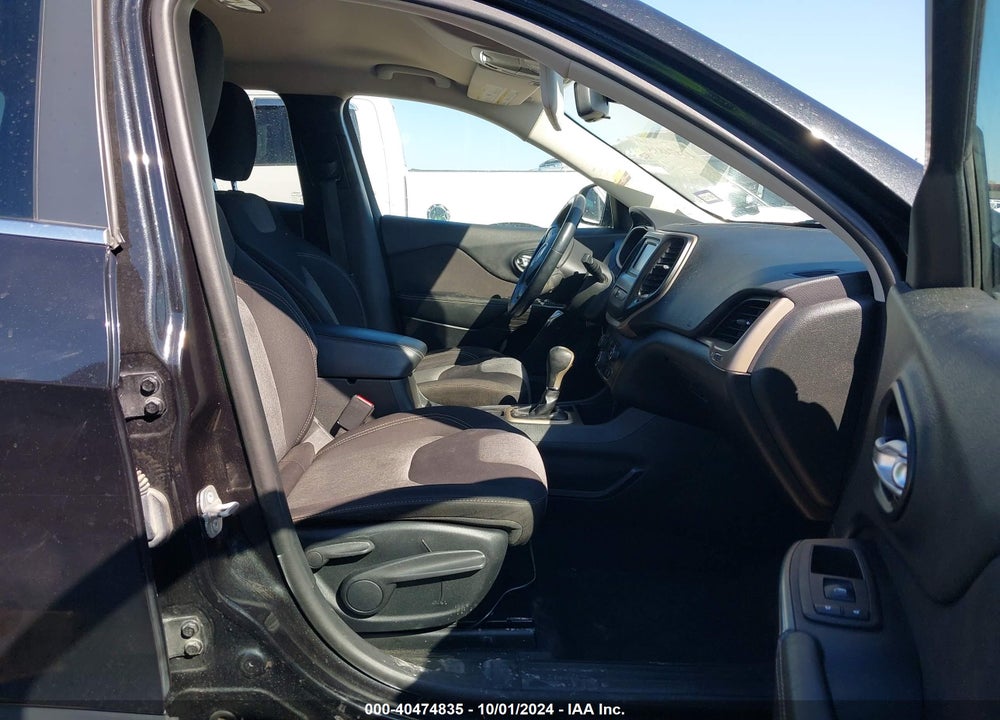 2014 JEEP CHEROKEE LATITUDE VIN: 1C4PJLCB5EW318842