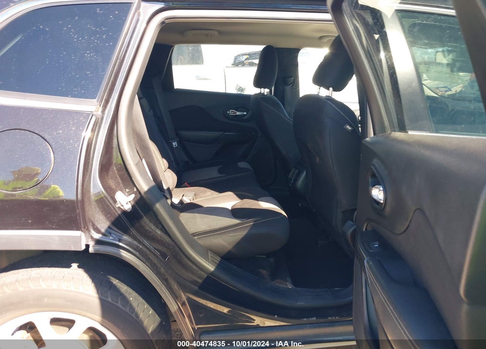 2014 JEEP CHEROKEE LATITUDE VIN: 1C4PJLCB5EW318842