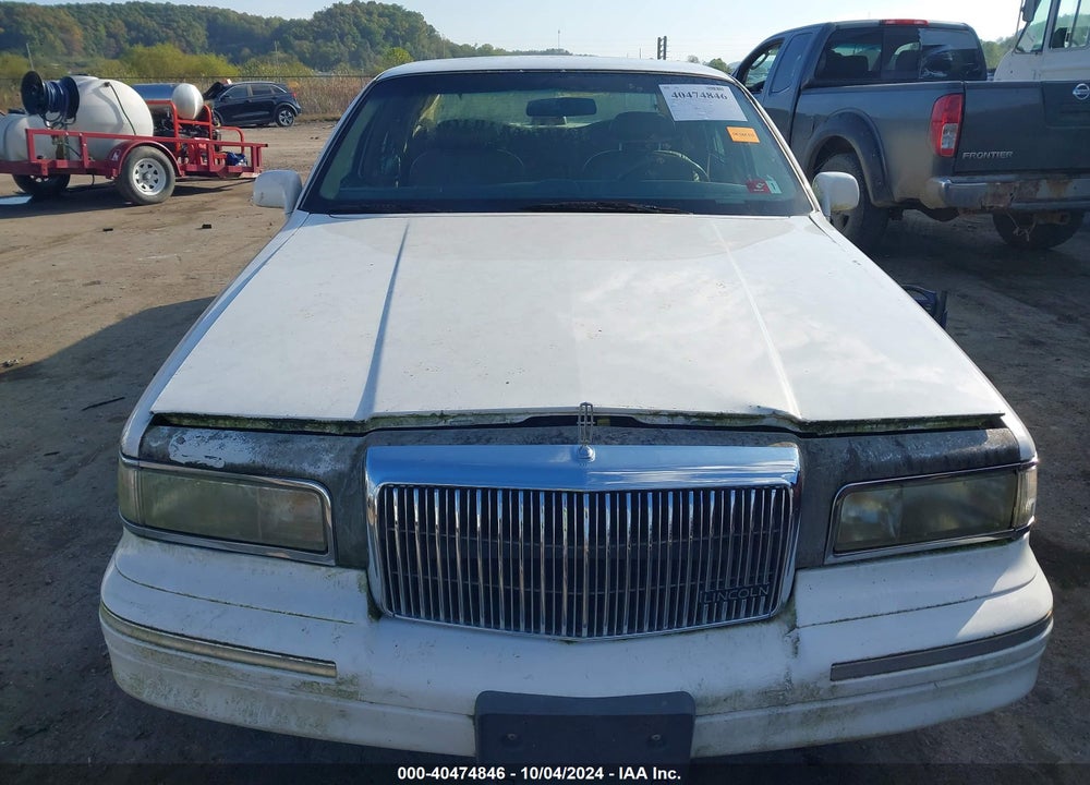 1996 LINCOLN TOWN CAR EXECUTIVE VIN: 1LNLM81W2TY718038