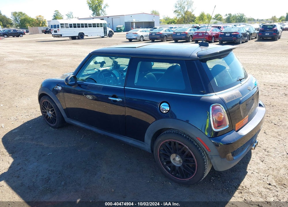 2007 MINI COOPER S VIN: WMWMF73567TL92407
