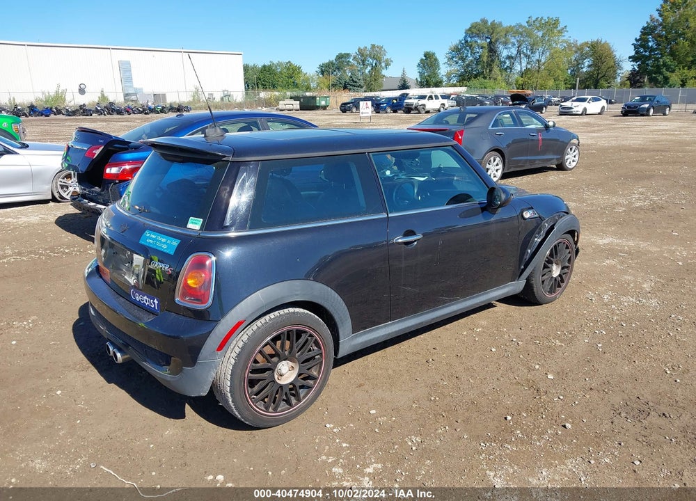 2007 MINI COOPER S VIN: WMWMF73567TL92407