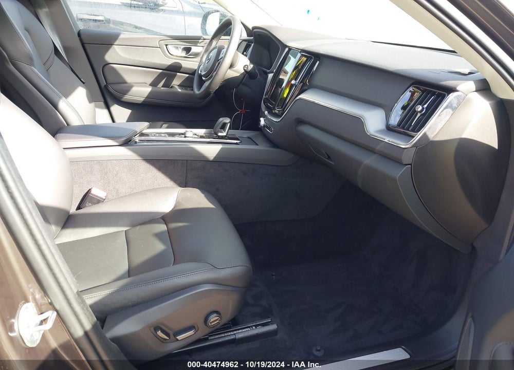 2024 VOLVO XC60 B5 CORE DARK THEME VIN: YV4L12RK6R1822218